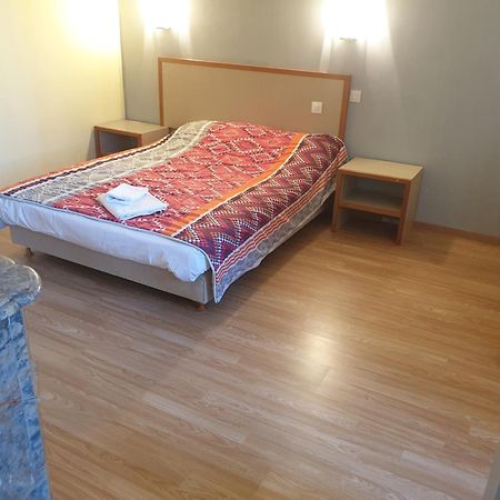 Hotel De La Gare Romans-sur-Isère Kamer foto