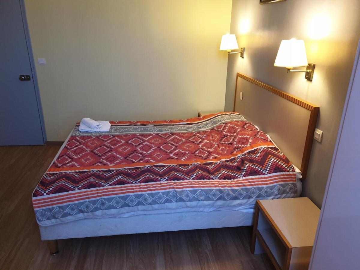 Hotel De La Gare Romans-sur-Isère Buitenkant foto