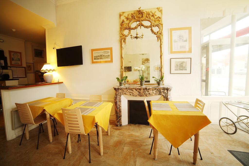 Hotel De La Gare Romans-sur-Isère Buitenkant foto