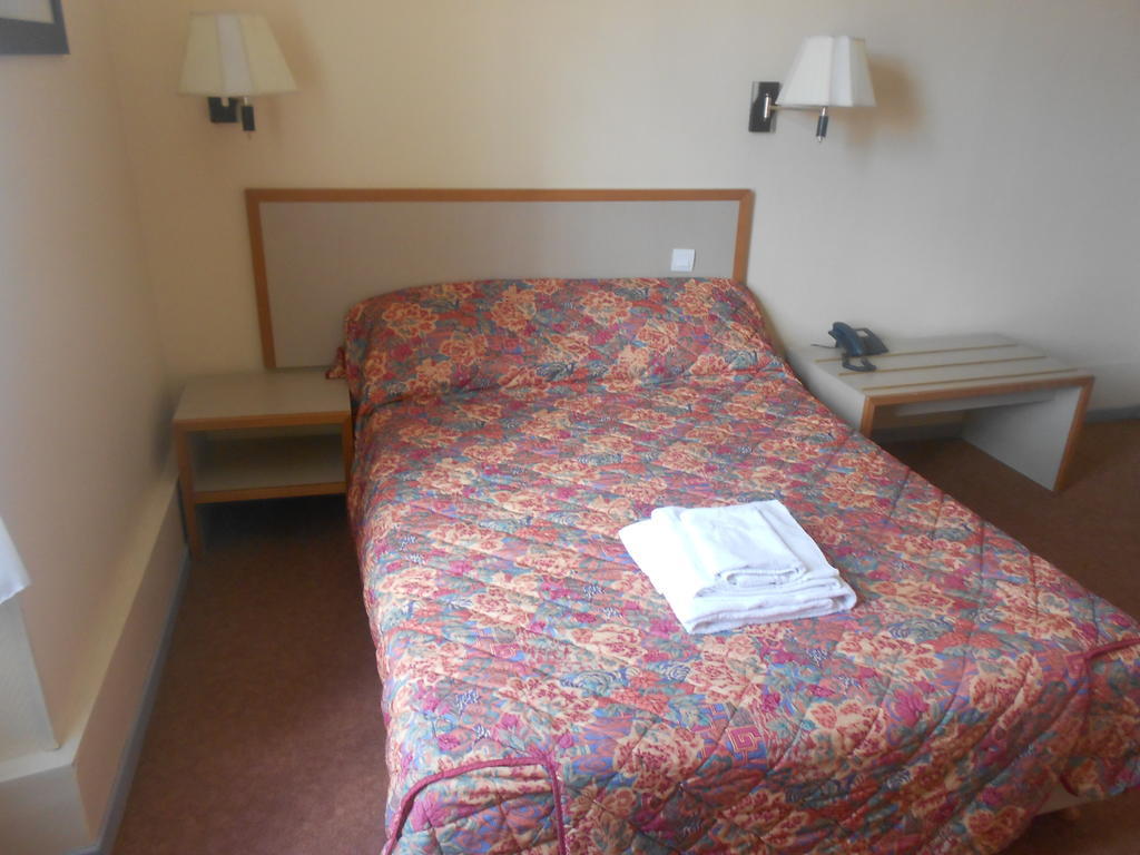 Hotel De La Gare Romans-sur-Isère Kamer foto